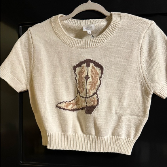 Le Lis Tops - Le Lis Short Sleeve Sweater with Boot Design